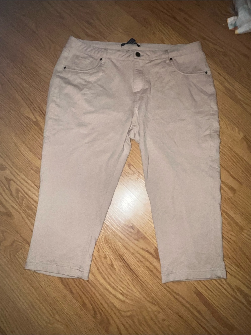 Women's Beige Capri Pants - Classic Stretch Fit